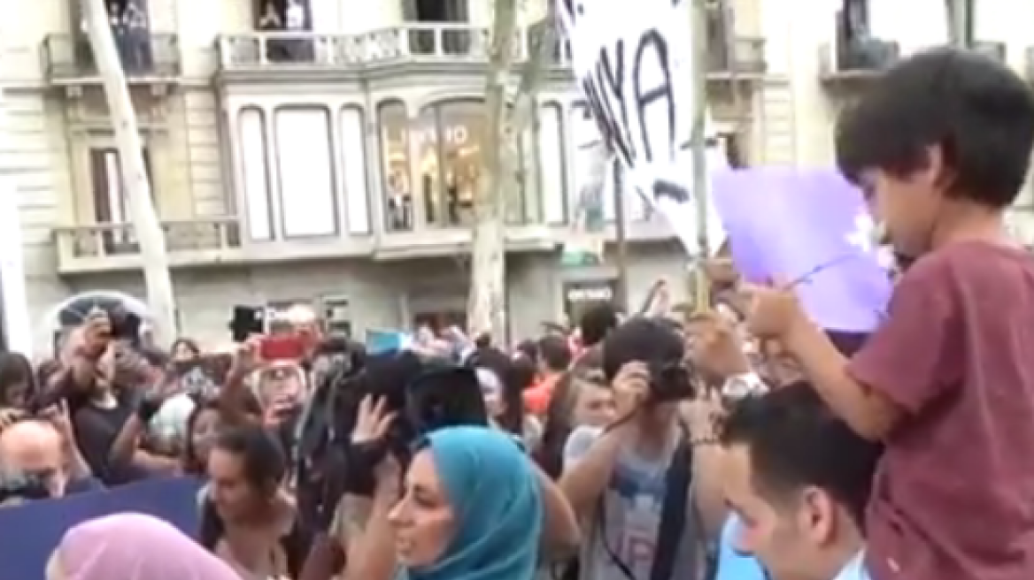 Πορεία μουσουλμάνων στο κέντρο της Βαρκελώνης